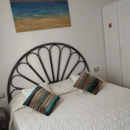 A 50 Metri Dal Mare Semesterbostad Torre delle Stelle